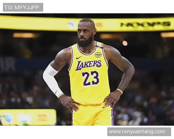 湖人主帅透露詹姆斯状态回暖，或将更大胆调整战术应对季后赛挑战